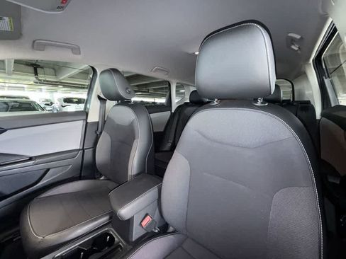 Certified 2022 Volkswagen Taos SE FWD image 14