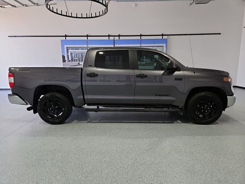 Used 2018 Toyota Tundra SR5 w/ SR5 Upgrade Package RWD image 9