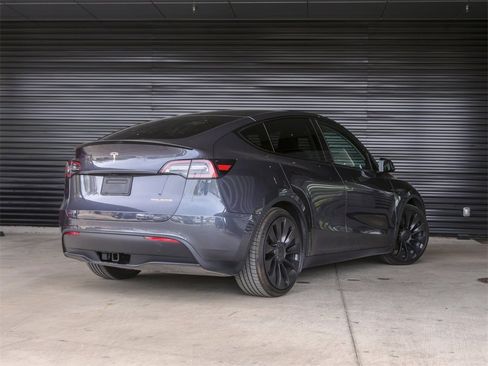 Used 2022 Tesla Model Y Performance image 7