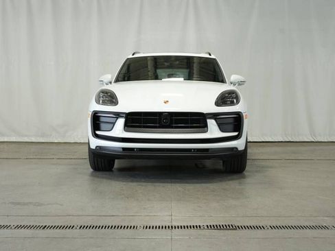 Certified 2025 Porsche Macan AWD/4WD image 10