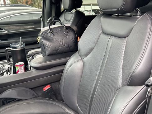 Used 2022 Jeep Wagoneer Series II w/ Premium Group I image 9