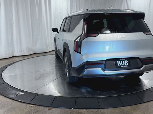 New 2026 Kia EV9 Wind image 7