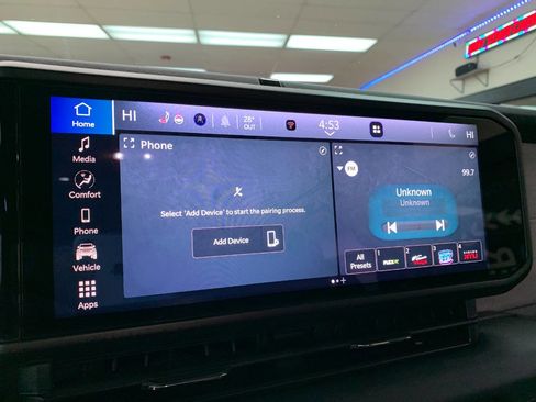 Used 2025 Jeep Wrangler Unlimited Sahara AWD/4WD image 17