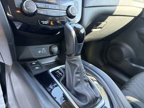 Used 2019 Nissan Rogue SV w/ Premium Package image 20