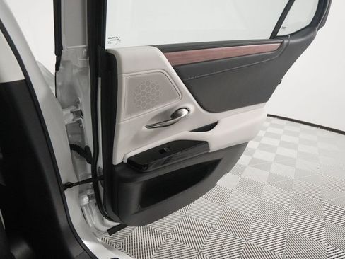 Certified 2025 Lexus ES 350 w/ Premium Package image 17