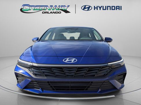 Certified 2025 Hyundai Elantra SE FWD image 5