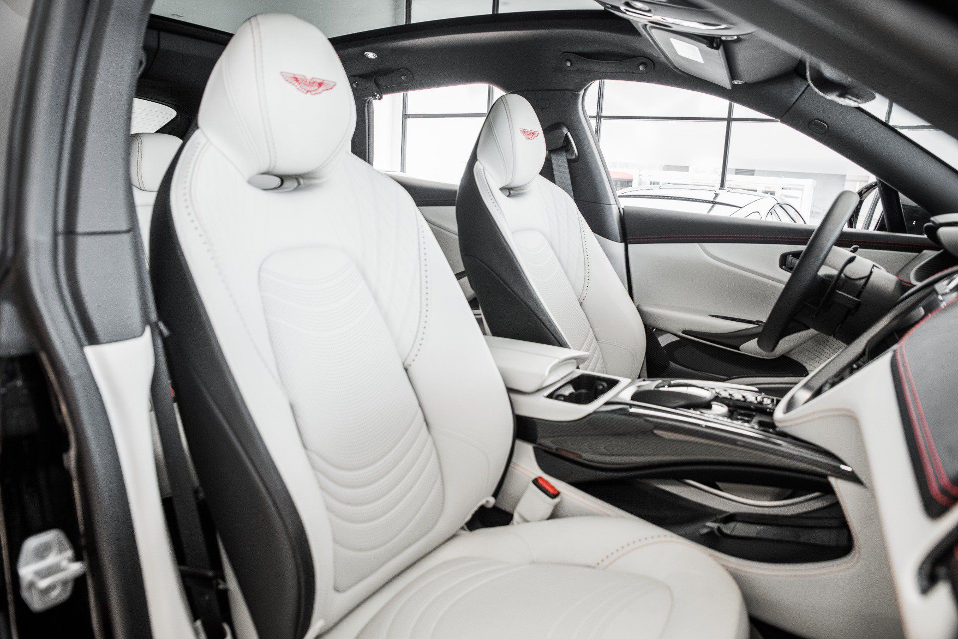 Used 2022 Aston Martin DBX AWD/4WD image 21