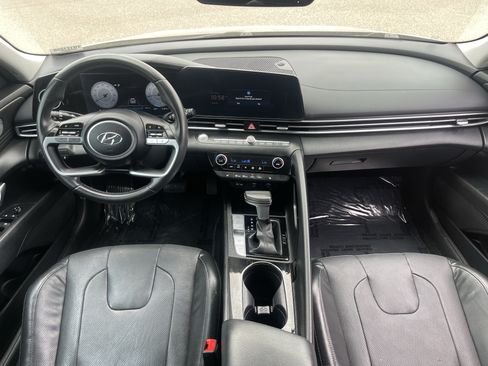 Used 2023 Hyundai Elantra Limited w/ Preferred Accessory Package FWD image 12