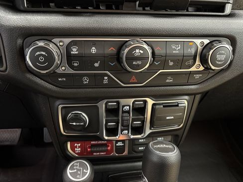 New 2026 Jeep Gladiator Sport AWD/4WD image 19