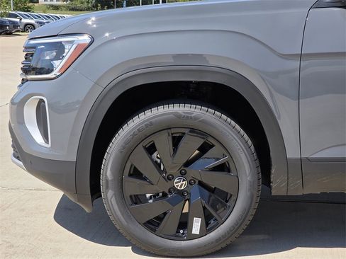 New 2026 Volkswagen Atlas SE image 5