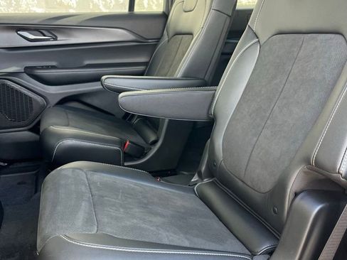 New 2025 Jeep Grand Cherokee L Altitude image 23