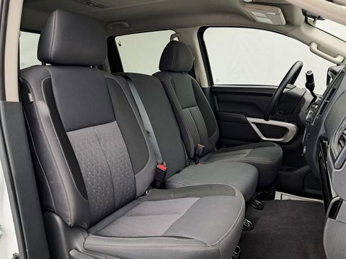 Used 2023 Nissan Titan SV image 28