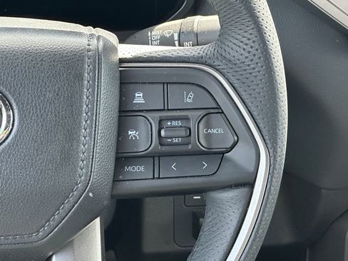 Used 2025 Toyota Tundra Limited AWD/4WD image 21