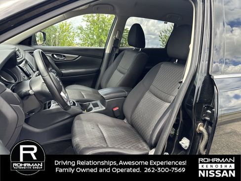 Used 2017 Nissan Rogue SV w/ SV Premium Package AWD/4WD image 11
