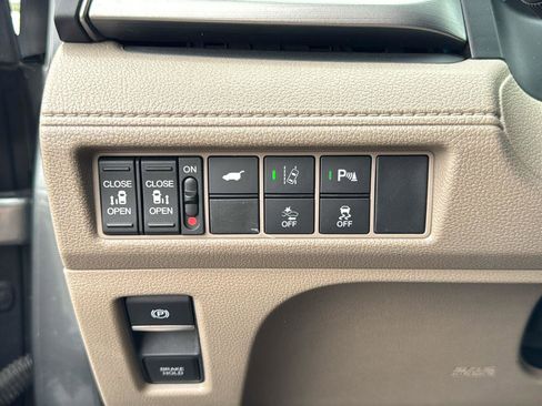 Used 2018 Honda Odyssey Touring image 9