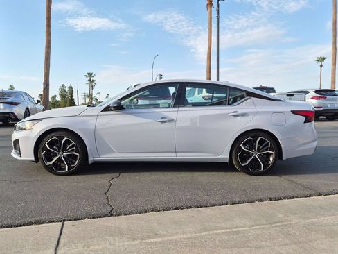 Used 2025 Nissan Altima 2.5 SR w/ SR Premium Package FWD image 3