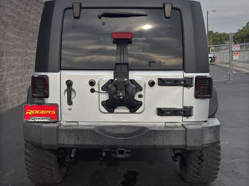 Used 2008 Jeep Wrangler Unlimited Rubicon w/ Dual Top Group AWD/4WD image 7