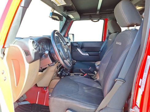 Used 2016 Jeep Wrangler Unlimited Sahara w/ Connectivity Group image 10