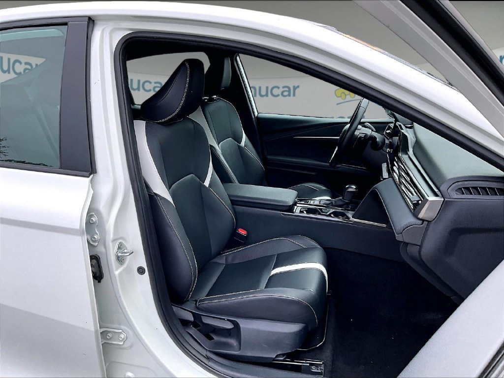 Used 2025 Toyota Camry SE FWD image 11