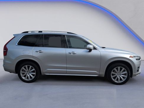 Used 2017 Volvo XC90 T5 Momentum w/ Vision Package FWD image 12