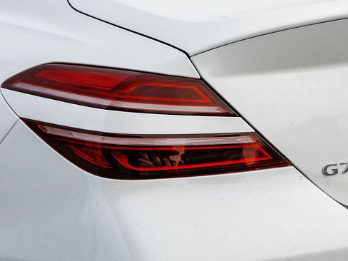 Used 2025 Genesis G70 2.5T image 8