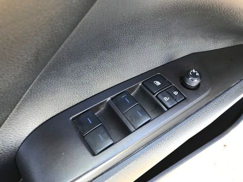 Used 2023 Toyota Camry SE image 16