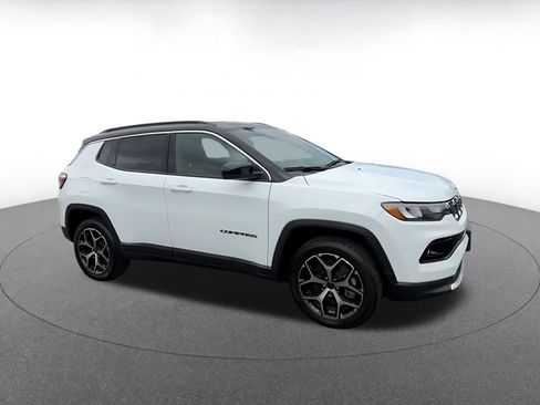 Used 2025 Jeep Compass Limited AWD/4WD image 2