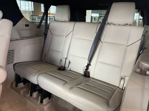 Certified 2024 Cadillac Escalade ESV Premium Luxury AWD/4WD image 17