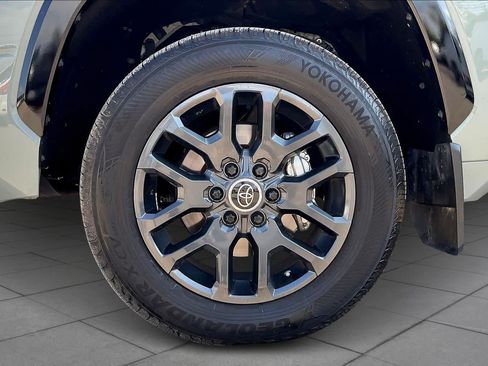 Used 2024 Toyota Tundra Platinum AWD/4WD image 11