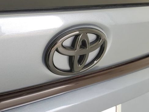 Used 2025 Toyota Corolla XSE FWD image 9