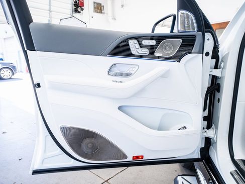 Used 2024 Mercedes-Benz Maybach GLS 600 4MATIC image 33