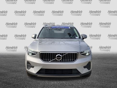 Used 2025 Volvo XC40 B5 Core image 3