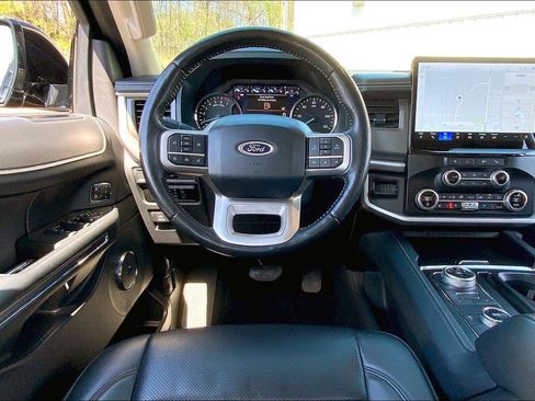 Used 2024 Ford Expedition XLT image 5