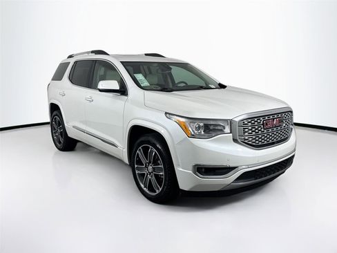 Used 2018 GMC Acadia Denali w/ Technology Package image 4