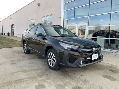 Used 2024 Subaru Outback Premium image 1