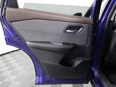 Used 2021 Nissan Rogue SV image 16