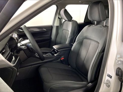 Used 2023 Jeep Grand Cherokee Laredo image 35