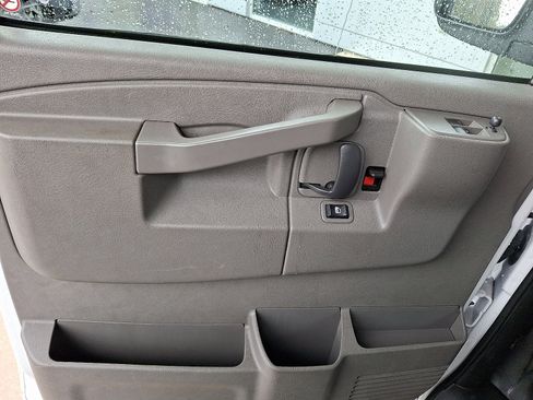Used 2023 GMC Savana 2500 w/ Driver Convenience Package image 12
