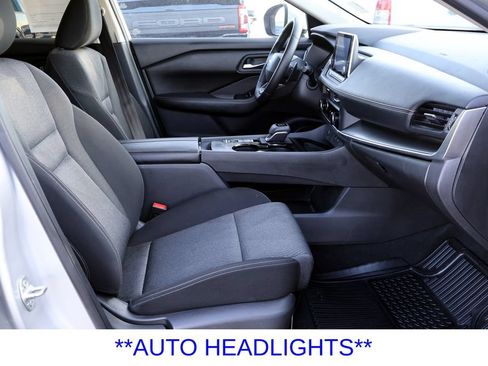 Used 2025 Nissan Rogue SV FWD image 17