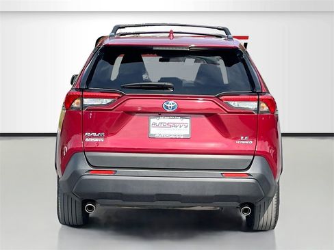 Used 2022 Toyota RAV4 LE image 6