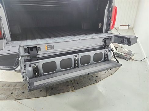 Used 2021 GMC Sierra 1500 SLT w/ SLT Premium Package image 43