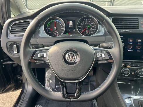 Used 2019 Volkswagen e-Golf SE image 11