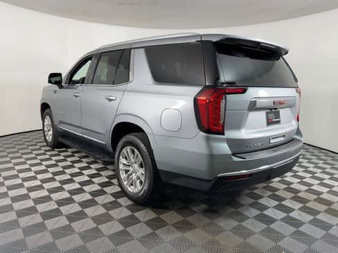 Used 2024 GMC Yukon SLT w/ SLT Luxury Package image 2