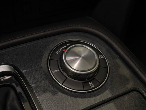 Used 2021 Nissan Armada SV w/ SV Appearance Package image 19