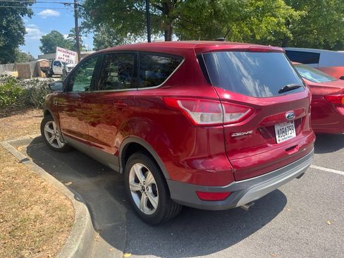 Used 2015 Ford Escape SE FWD image 2