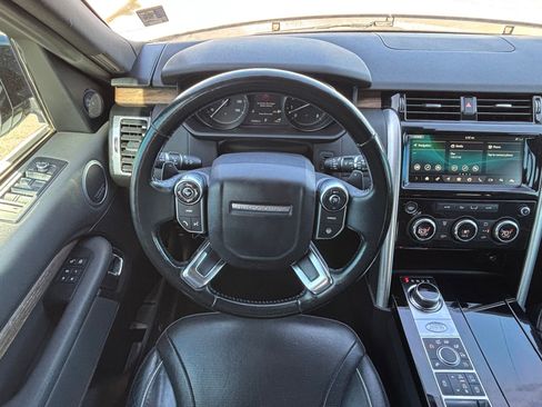 Used 2017 Land Rover Discovery HSE image 29