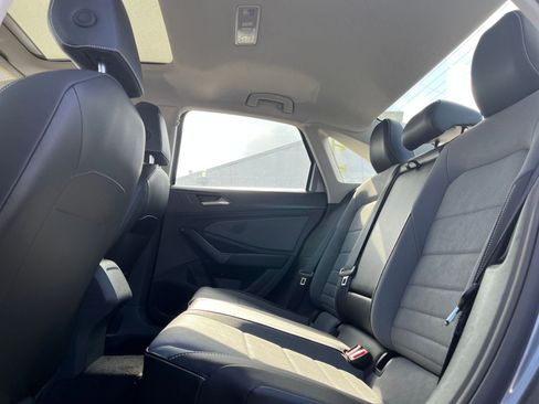 Used 2025 Volkswagen Jetta SE image 24