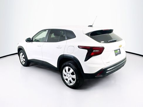Used 2025 Chevrolet Trax LS FWD image 5