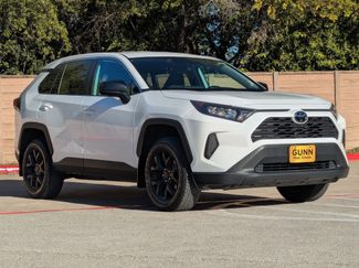 Used 2022 Toyota RAV4 LE video 2