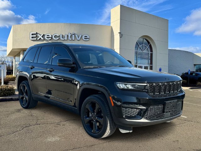 Used 2023 Jeep Grand Cherokee Altitude AWD/4WD image 1